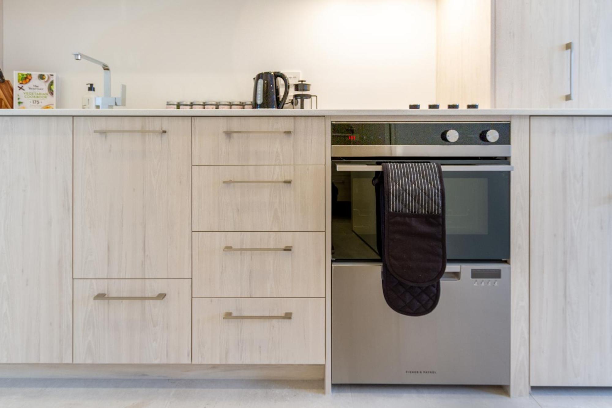 Central Christchurch Santorini Style 1Br Studio Εξωτερικό φωτογραφία